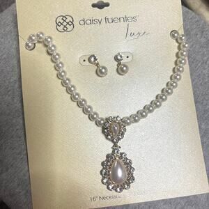 DAISY FUENTES LUXE Pearl & Rhinestone Set  NWT  Prom Bridal Elegant Glam